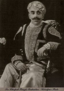 Sir Bhopal Singh Bahadur, Udaipur State, Photograph- Lafayette Studio, London, 1933 (forrás: Tasveerjournal)